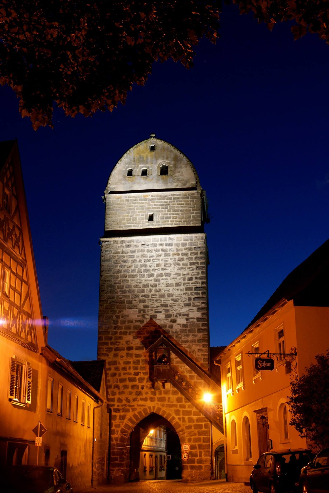  Der Hattersdorfer Torturm der mittelalterlichen Stadt Seßlach